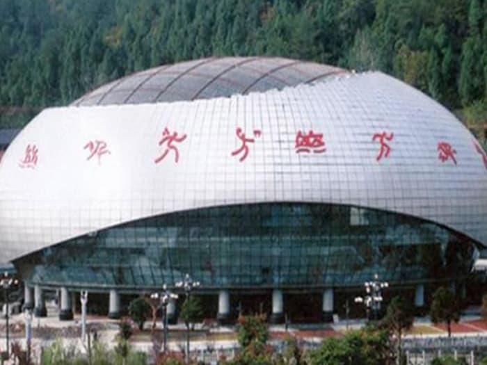 巩义体育中心球形网架加工安装